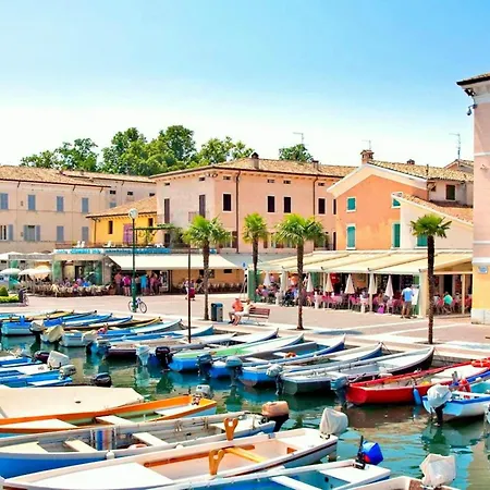 Near Garda With Pool Ferienhaus Bardolino